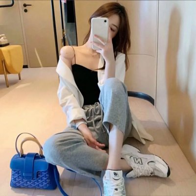 年轻女孩爱过来